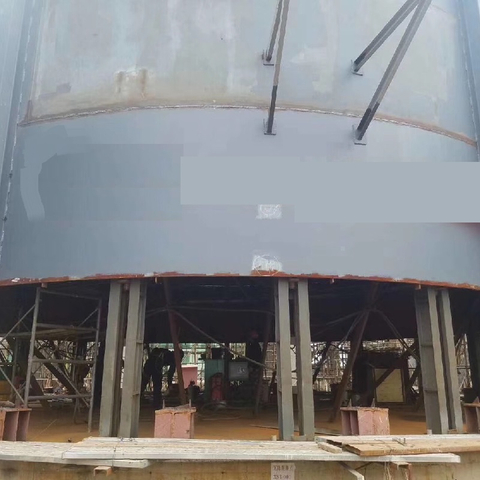 Macacos hidráulicos simples para construção de tanque de GNL